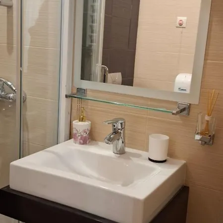 The Alpine Emerald Elegant In Appartamento