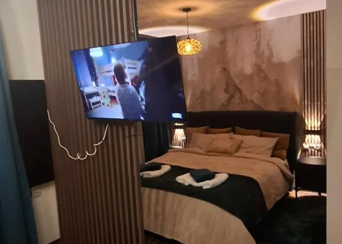 The Alpine Emerald Elegant In 班斯科