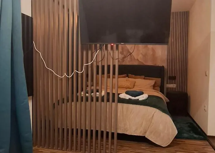 The Alpine Emerald Elegant In 班斯科