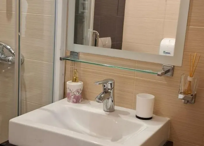 The Alpine Emerald Elegant In 公寓