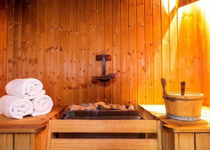 The Alpine Emerald Elegant In 班斯科